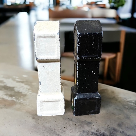 Grandfather Clock Salt and Pepper Shakers - Picture 5 of 5